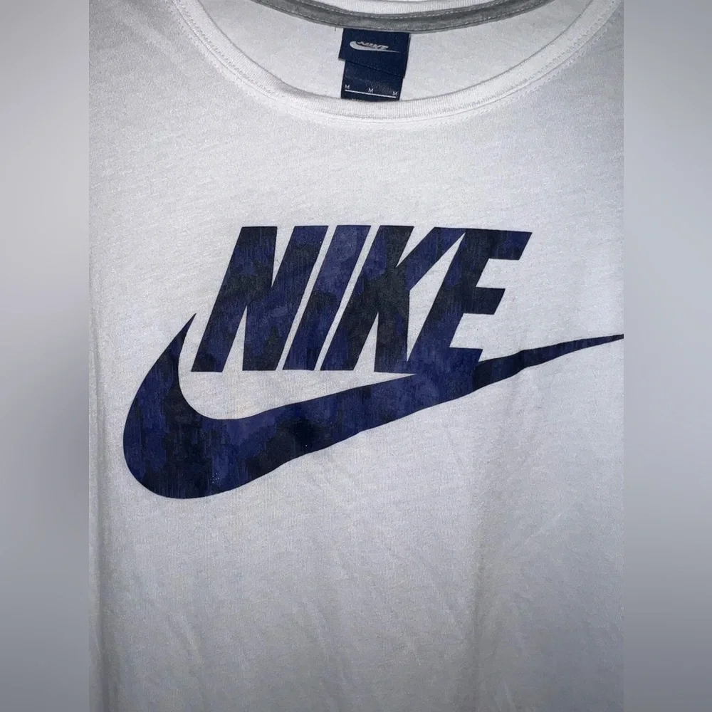 Nike Women’s White Long Sleeve Logo Tee Size M